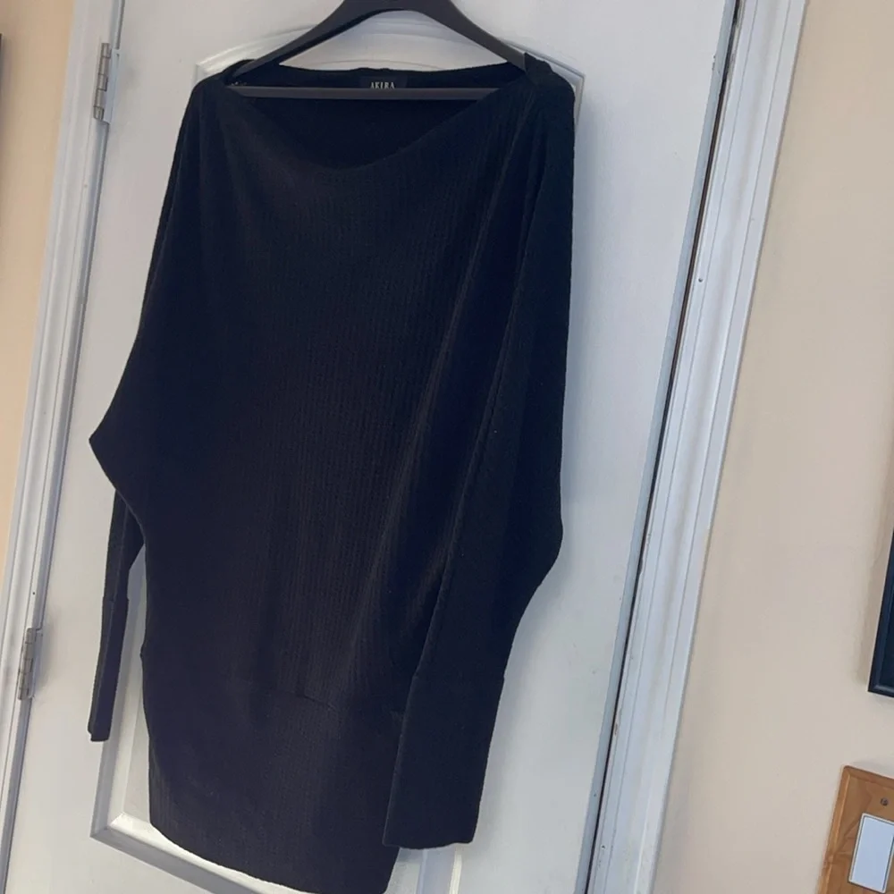 Long tunic/ sweater from Akira. Size large. No wear or tear. - Picture 6 of 6